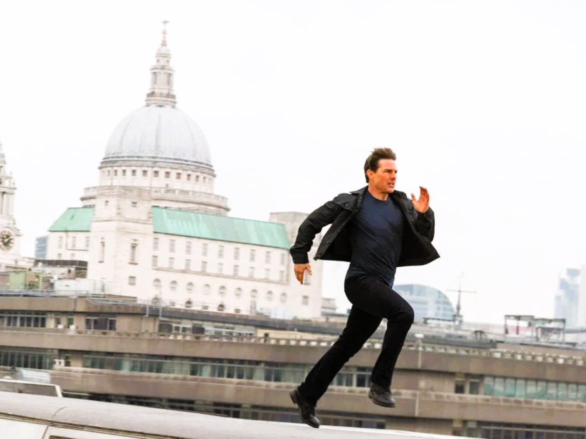 Tom Cruise runs.