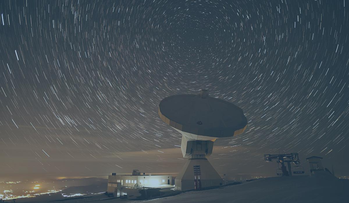 Meter telescope scanning the night sky
