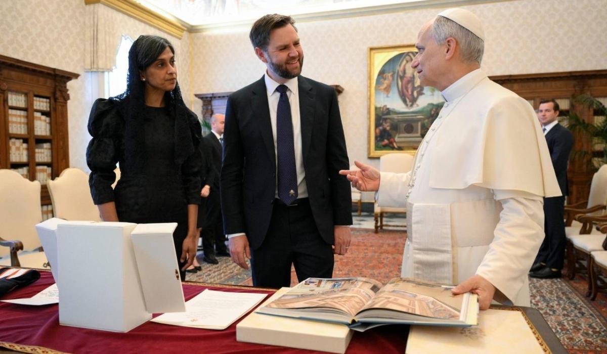A VIP couple stand and talk with the Pope.
