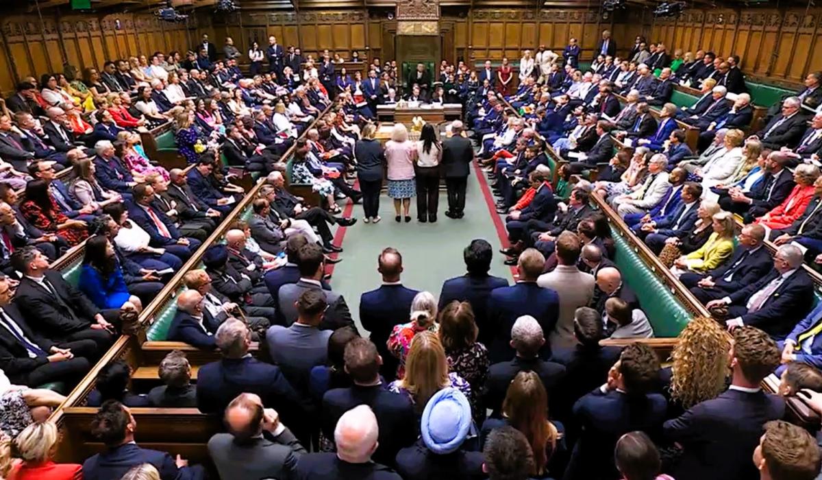 A crowded House of Commons awaits a vote.