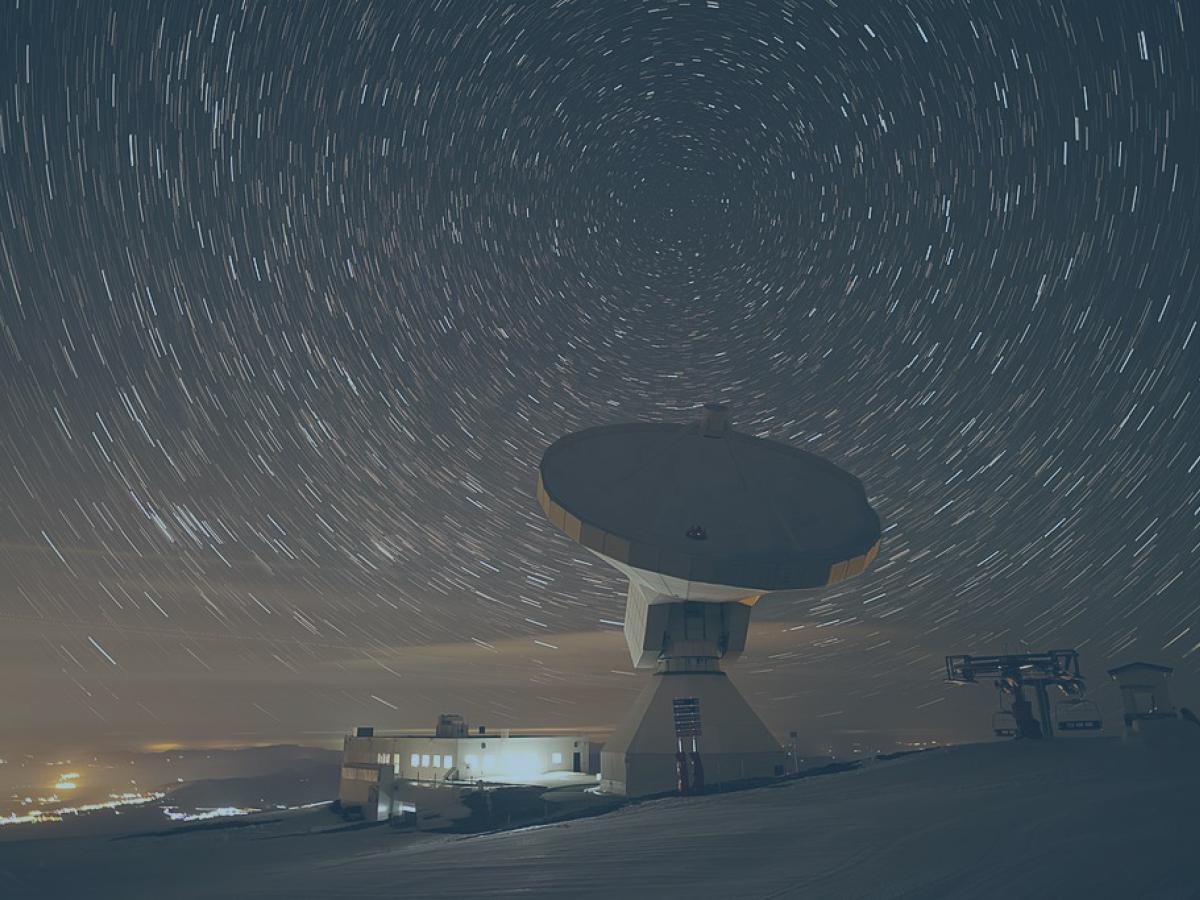 Meter telescope scanning the night sky