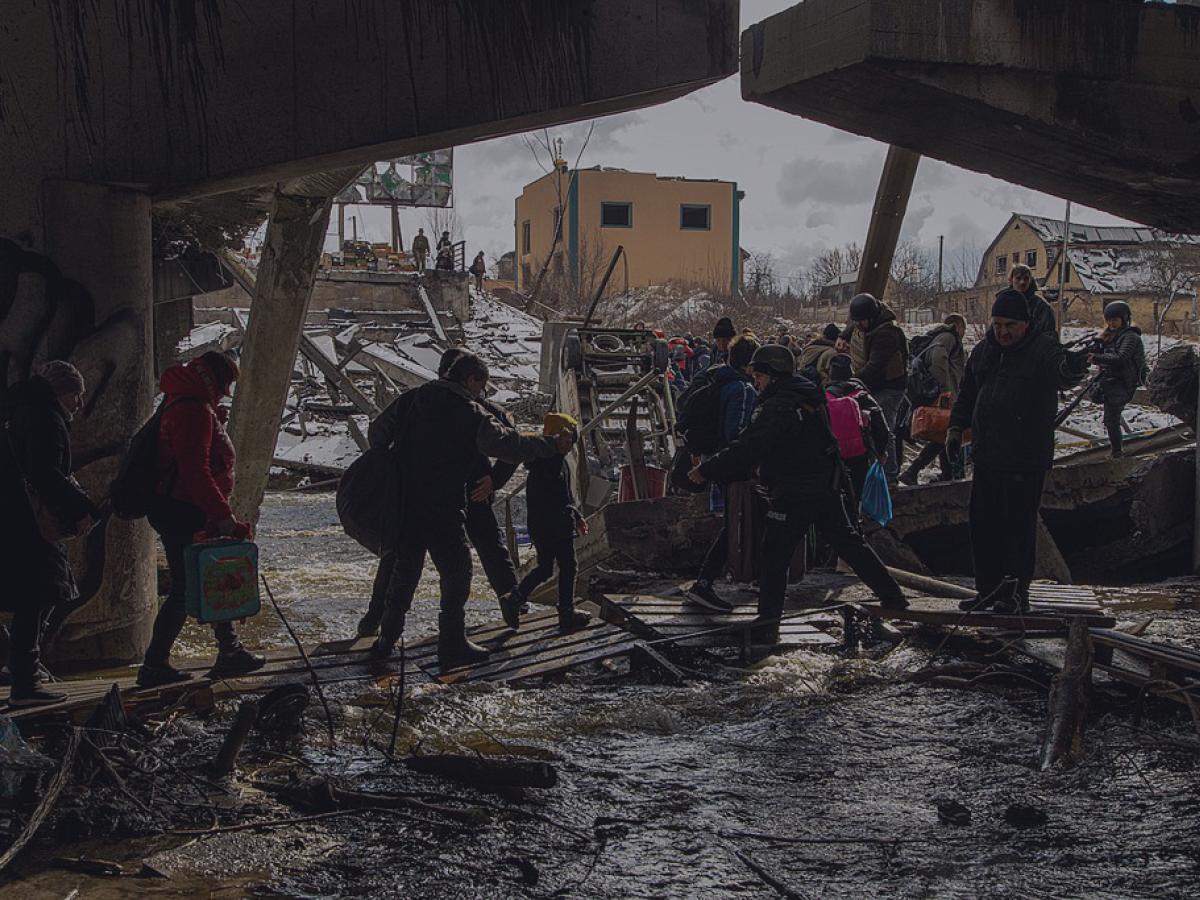 Civilian evacuation across Irpin River during the Ukraine War.