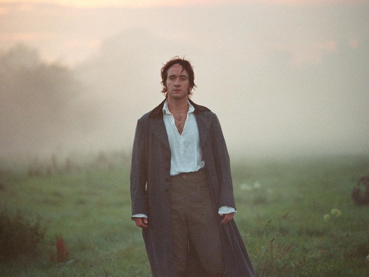 A man dressed in Georgian clothes walks out of the mist.