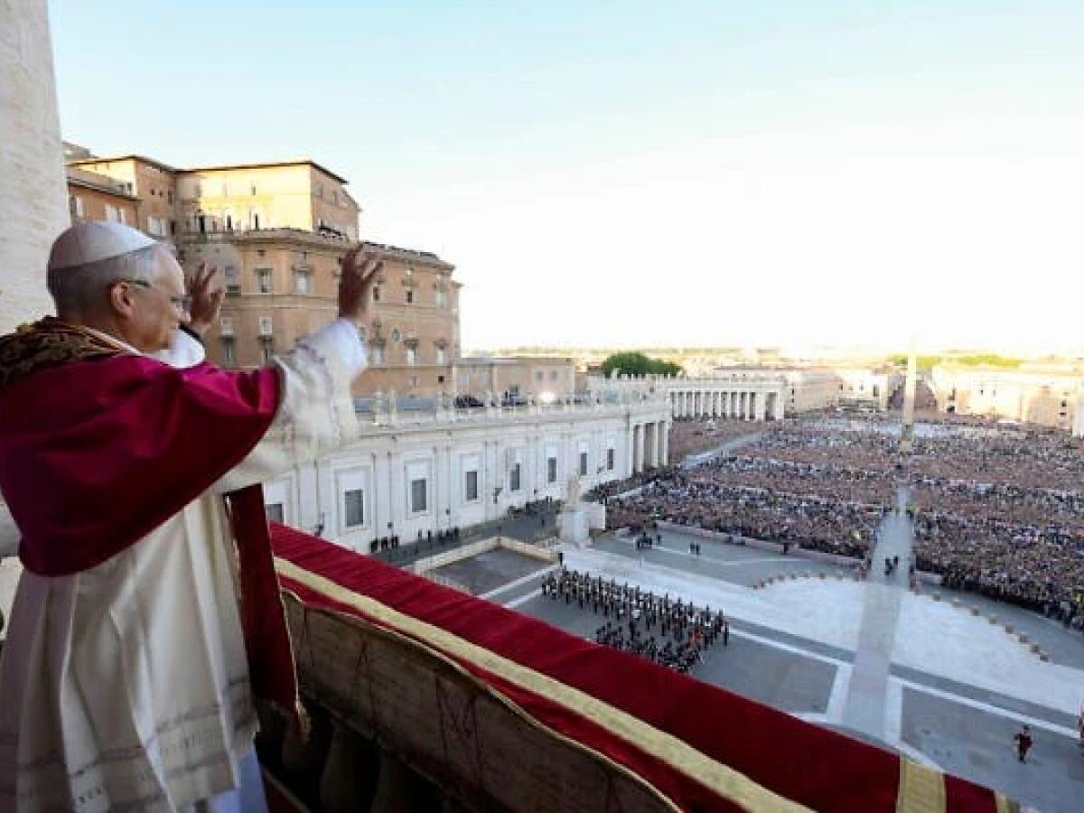 Pope Leo waves to the crowd.