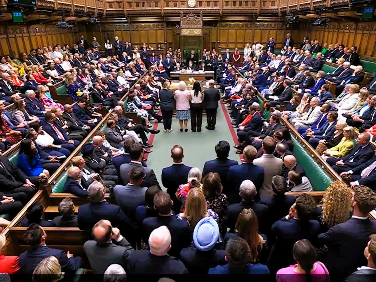 A crowded House of Commons awaits a vote.