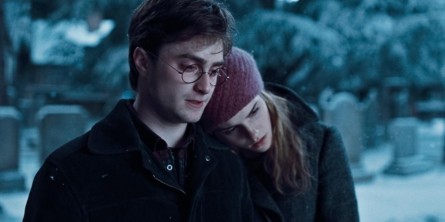 Hermoine rests her head on the shoulder of Harry Potter.