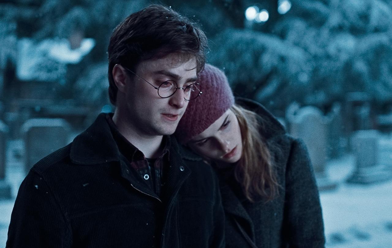 Hermoine rests her head on the shoulder of Harry Potter.