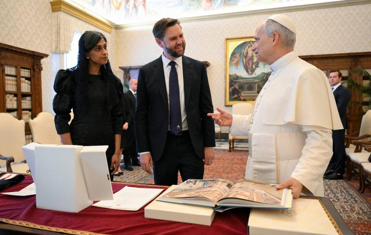 A VIP couple stand and talk with the Pope.